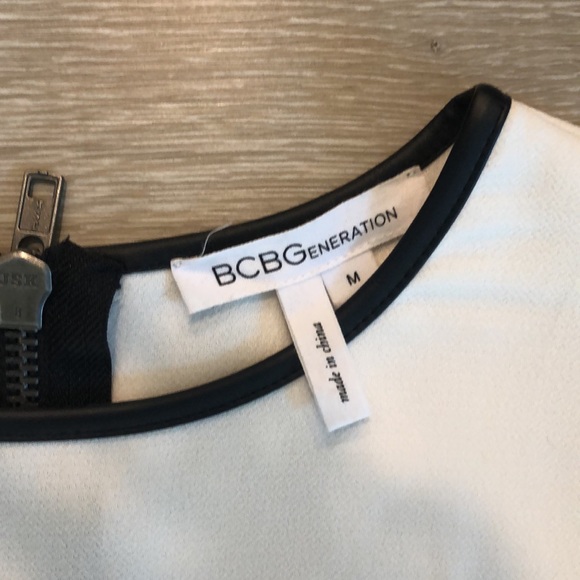 BCBG Blouse T-shirt with Leather Detail - Picture 3 of 4